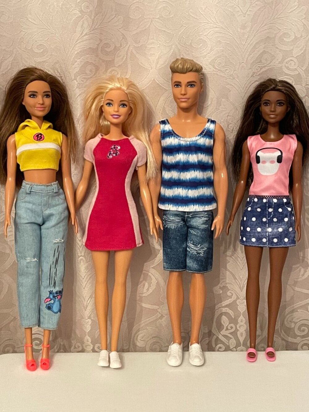 Barbie and Ken Fashionista Dolls - Lot of 4